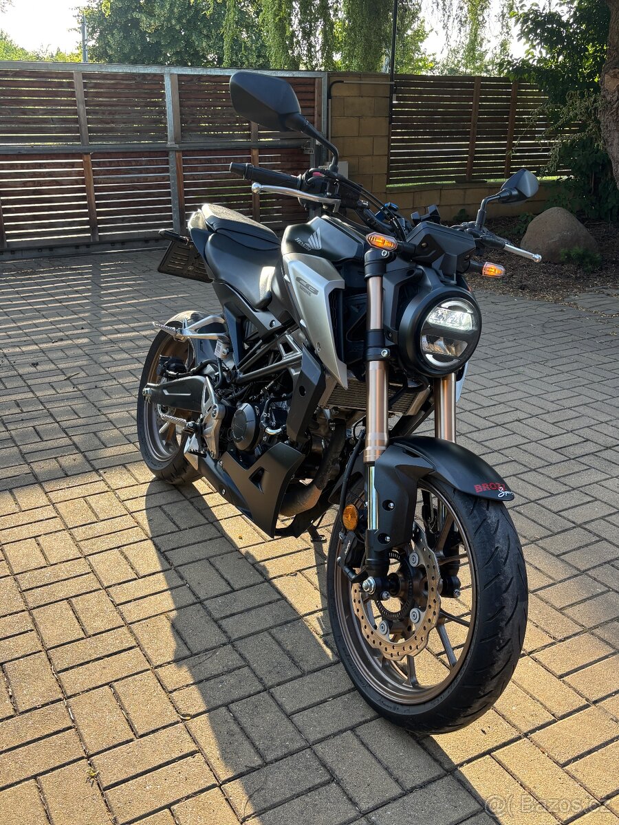 Honda cb 125 r