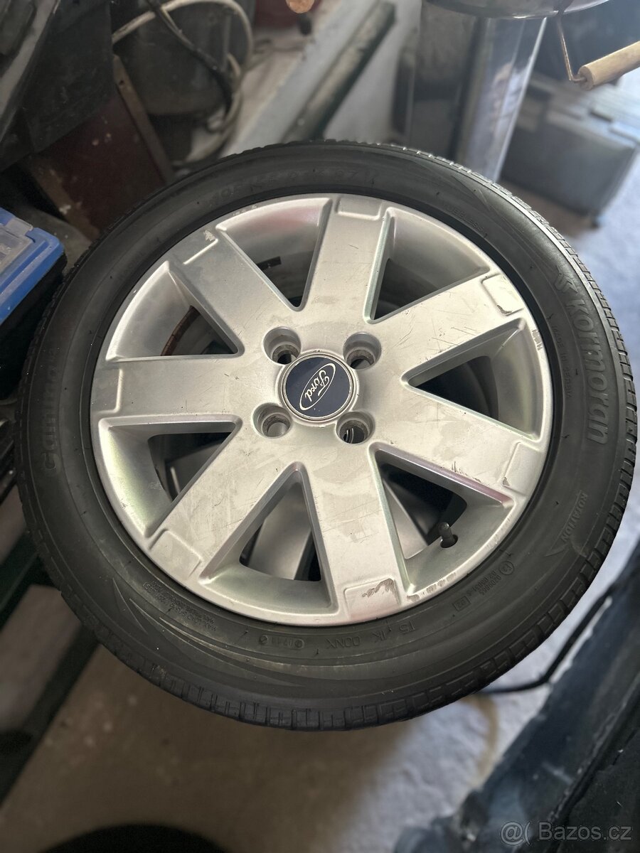 Ford R16