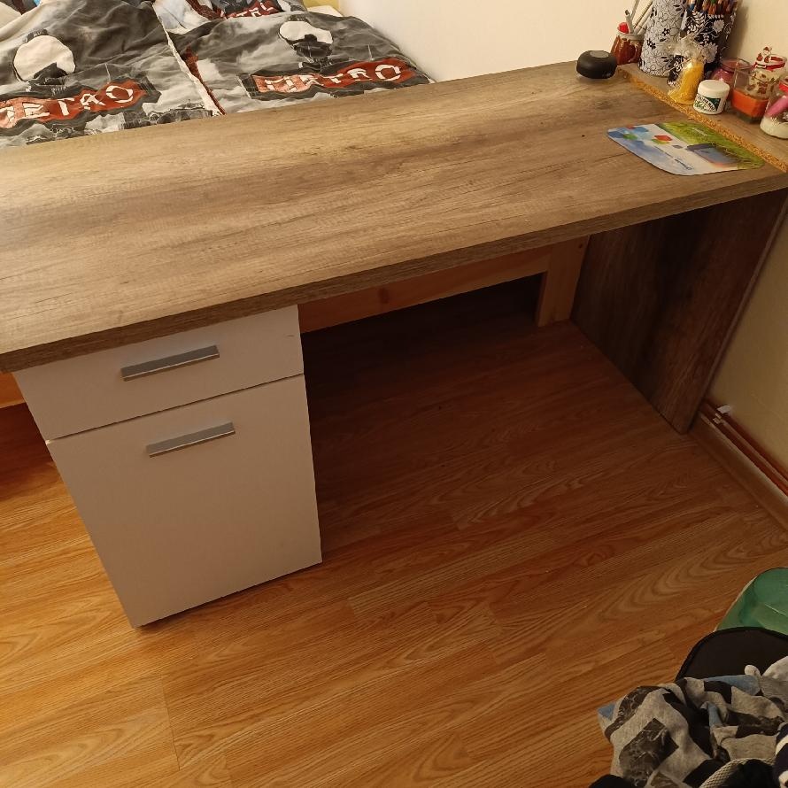 Psací stůl
