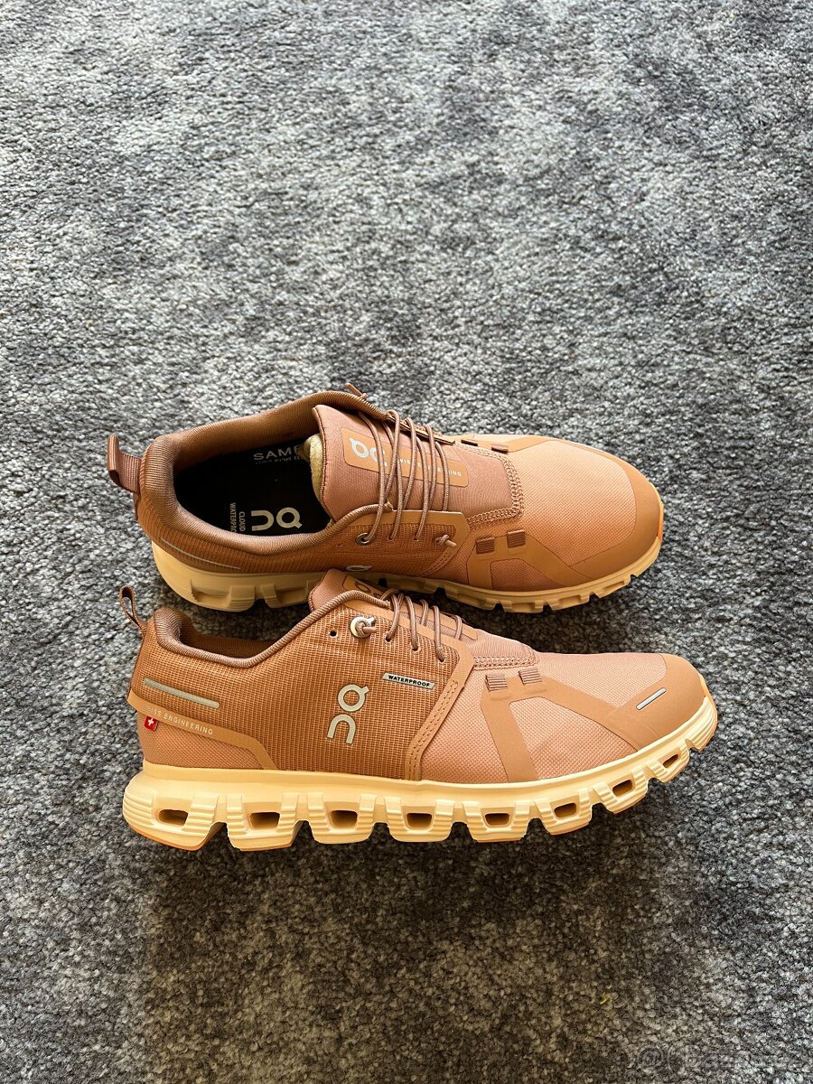 19x Dámské boty On Running Cloud, velikost 38 - 38,5