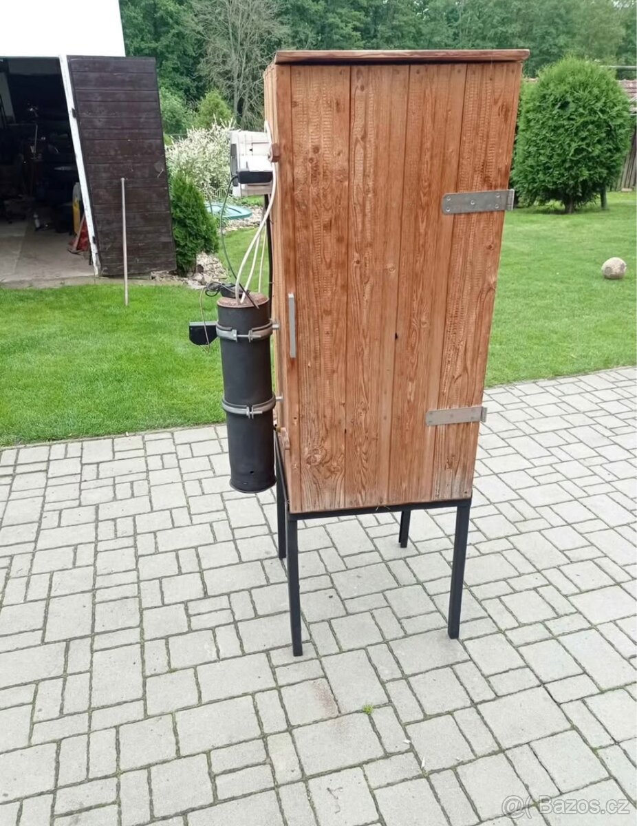 Elektrická udírna s deamboxem