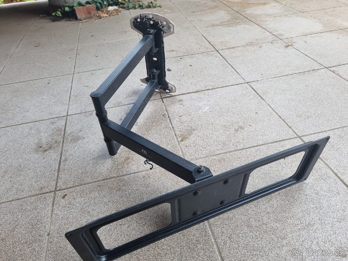 Držák na televizi Maclean