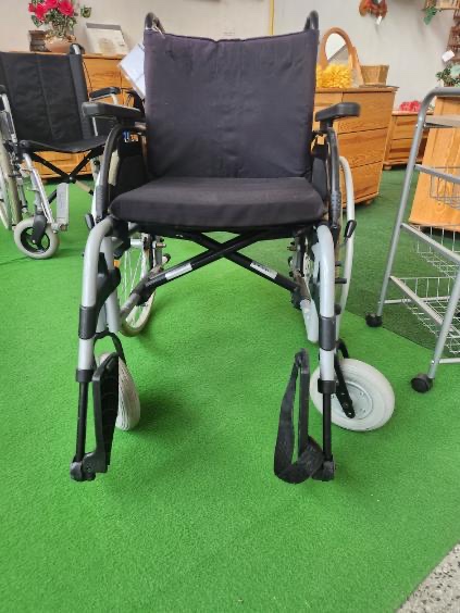 Invalidní vozík