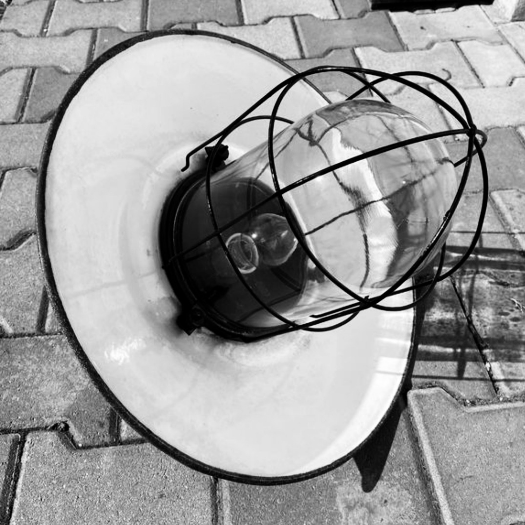 Prodám průmyslová retro světla.