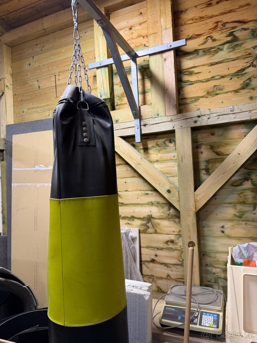 Posilovací stroje, pytel, závaží, osy