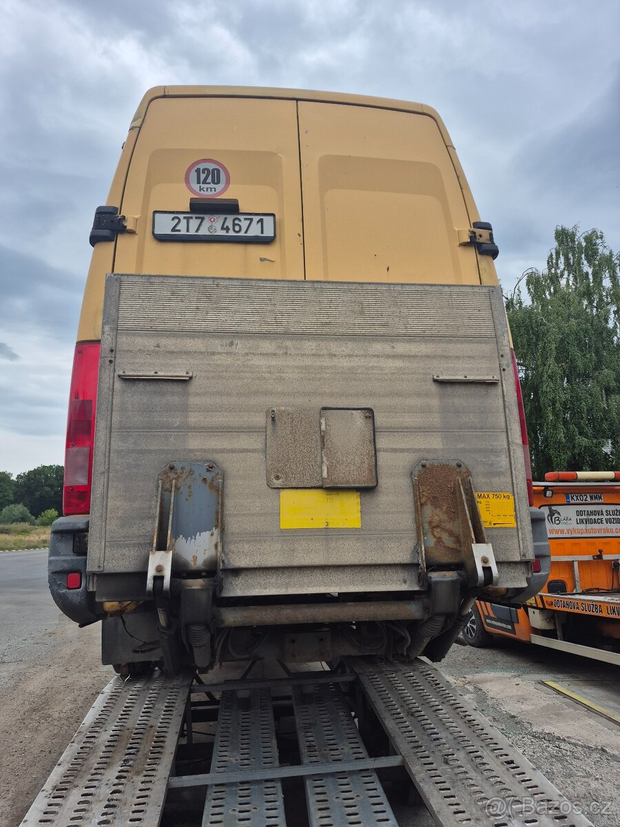 hydraulické čelo ZEPRO 750 kg – Iveco Daily (12V)