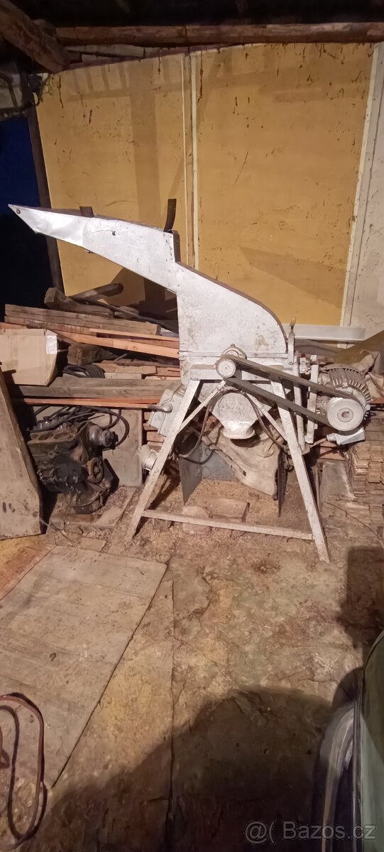 KLADÍVKOVÝ ŠROTOVNÍK ŠROŤÁK NA OBILÍ LEDCE U PLZNĚ