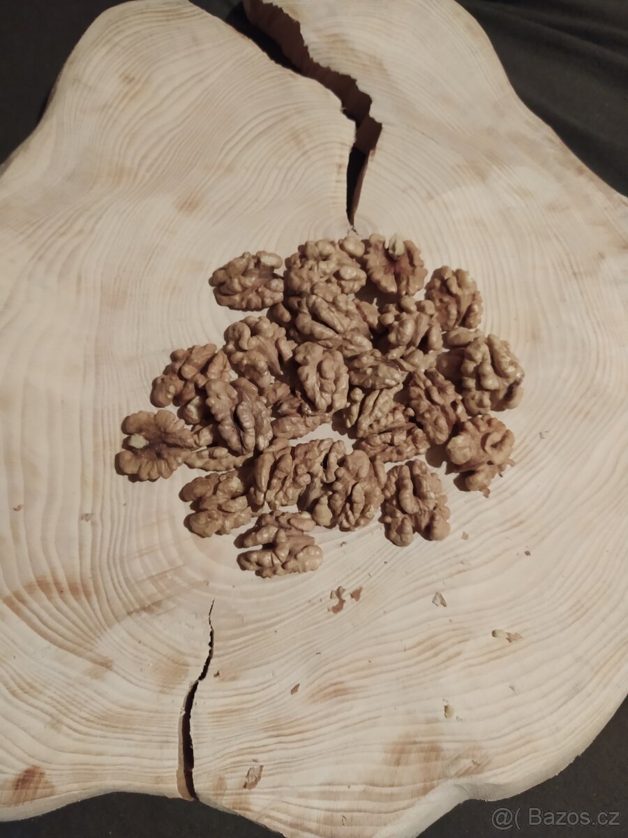 PRODÁM LOUPANÉ VLAŠSKÉ OŘECHY