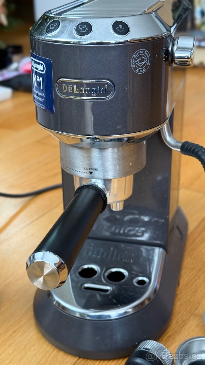 DeLonghi Dedica 885.gy - pákový kávovar + ruční mlýnek