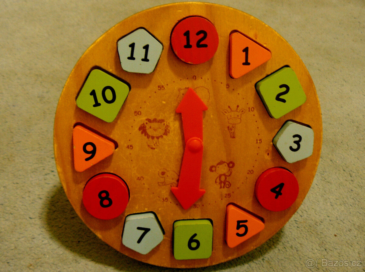 DŘEVĚNÉ ROZKLÁDACÍ HODINY