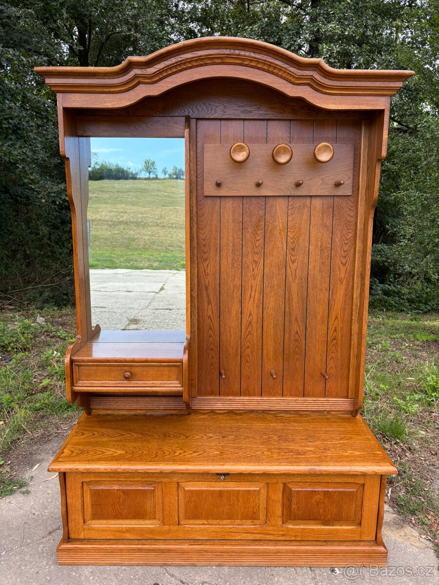 Masivní předsíňová stěna