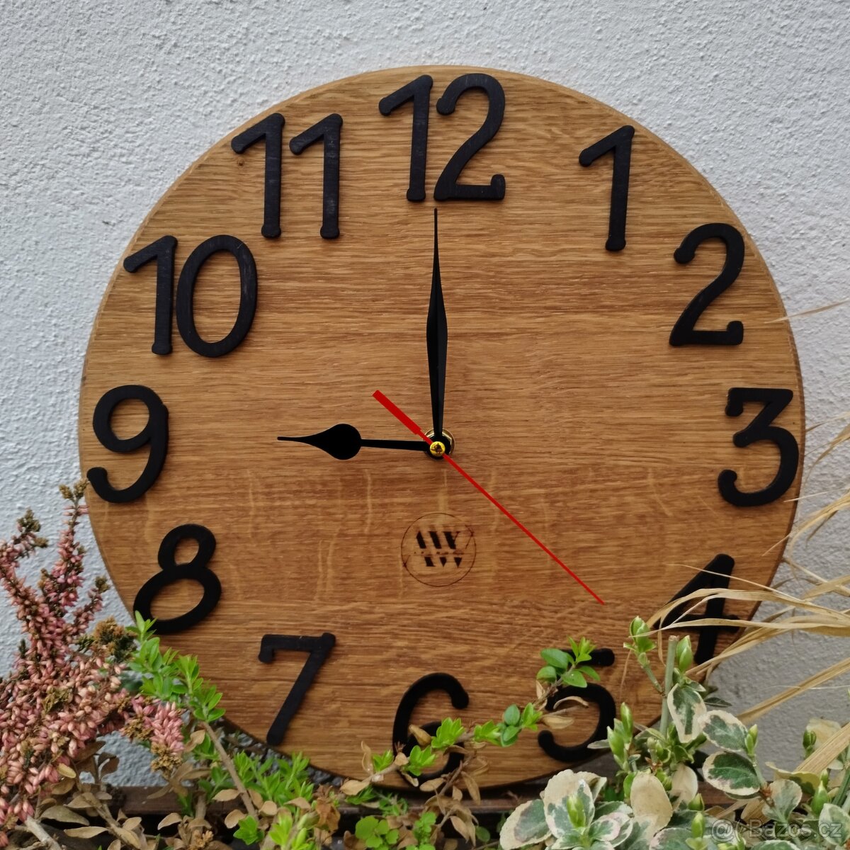 Ručně vyrobené nástěnné hodiny dubový masiv