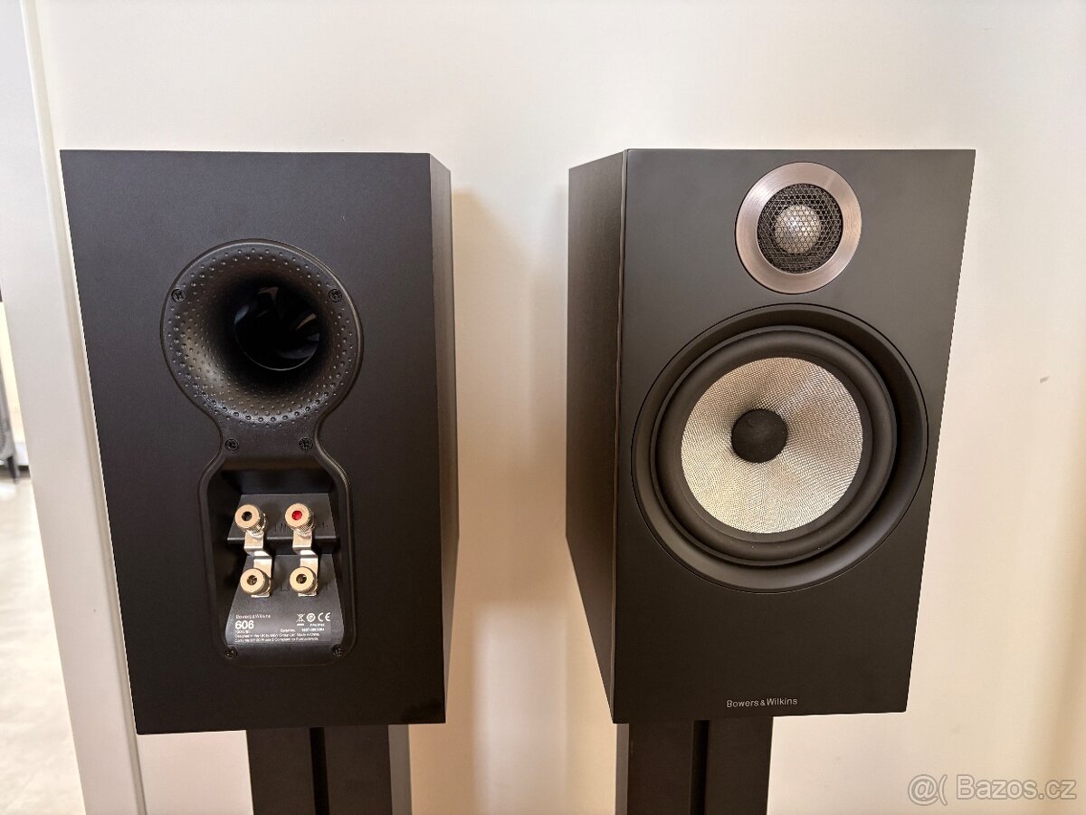 Bowers & Wilkins (B&W) 606 se stojany