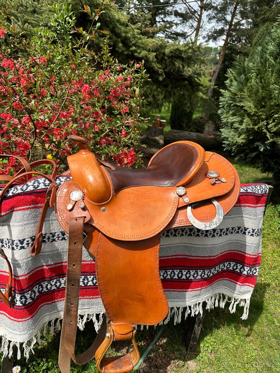 Westernove sedlo hudeček