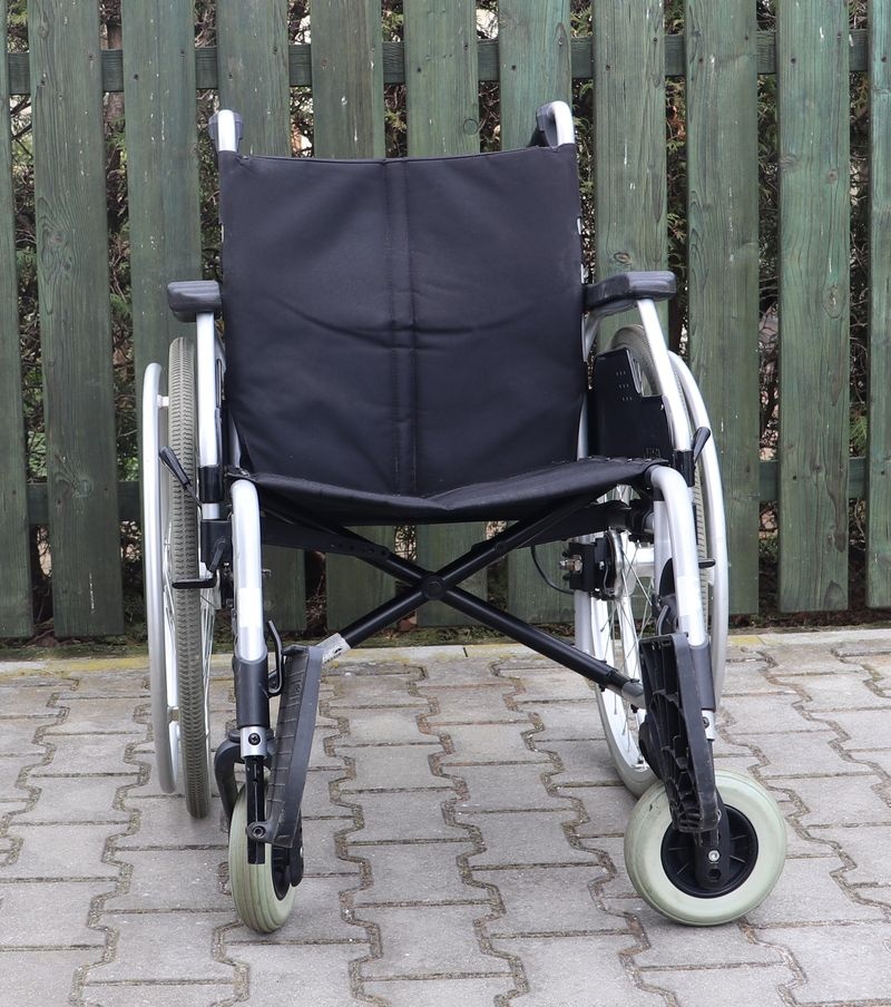 022-Mechanický invalidní vozík Meyra
