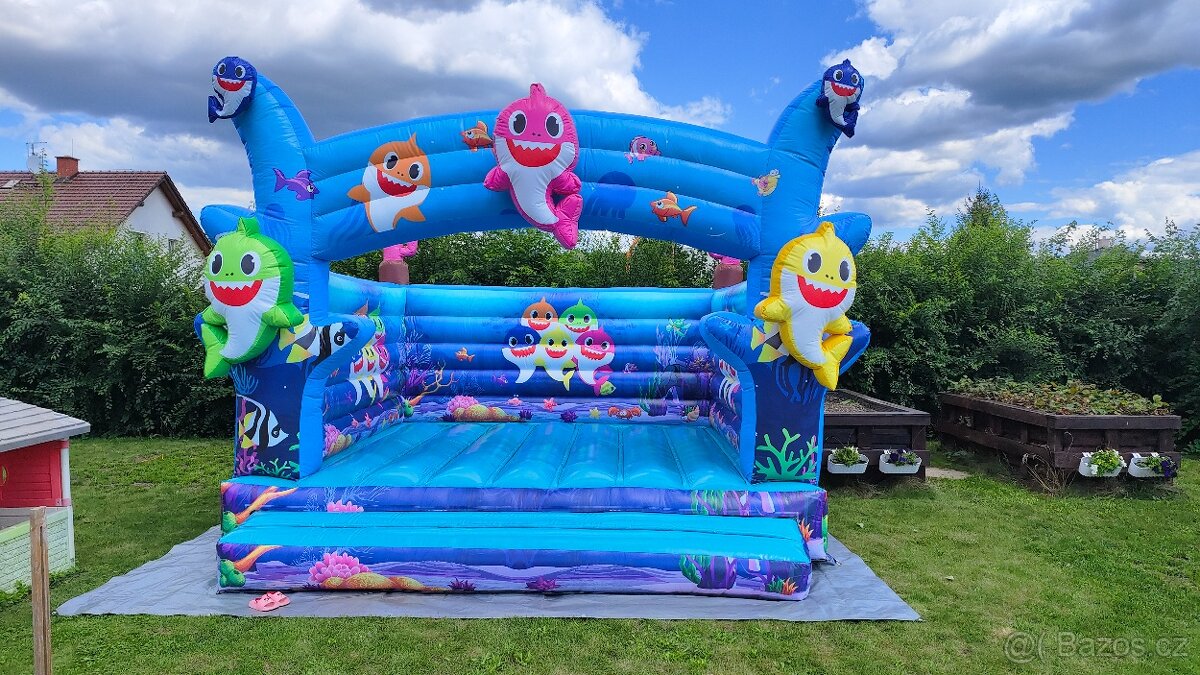 Skákací hrad 4x4m. k zapůjčení, pronájem, Baby Shark