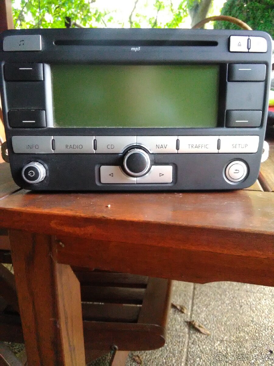 Autorádio s navigací RNS 300