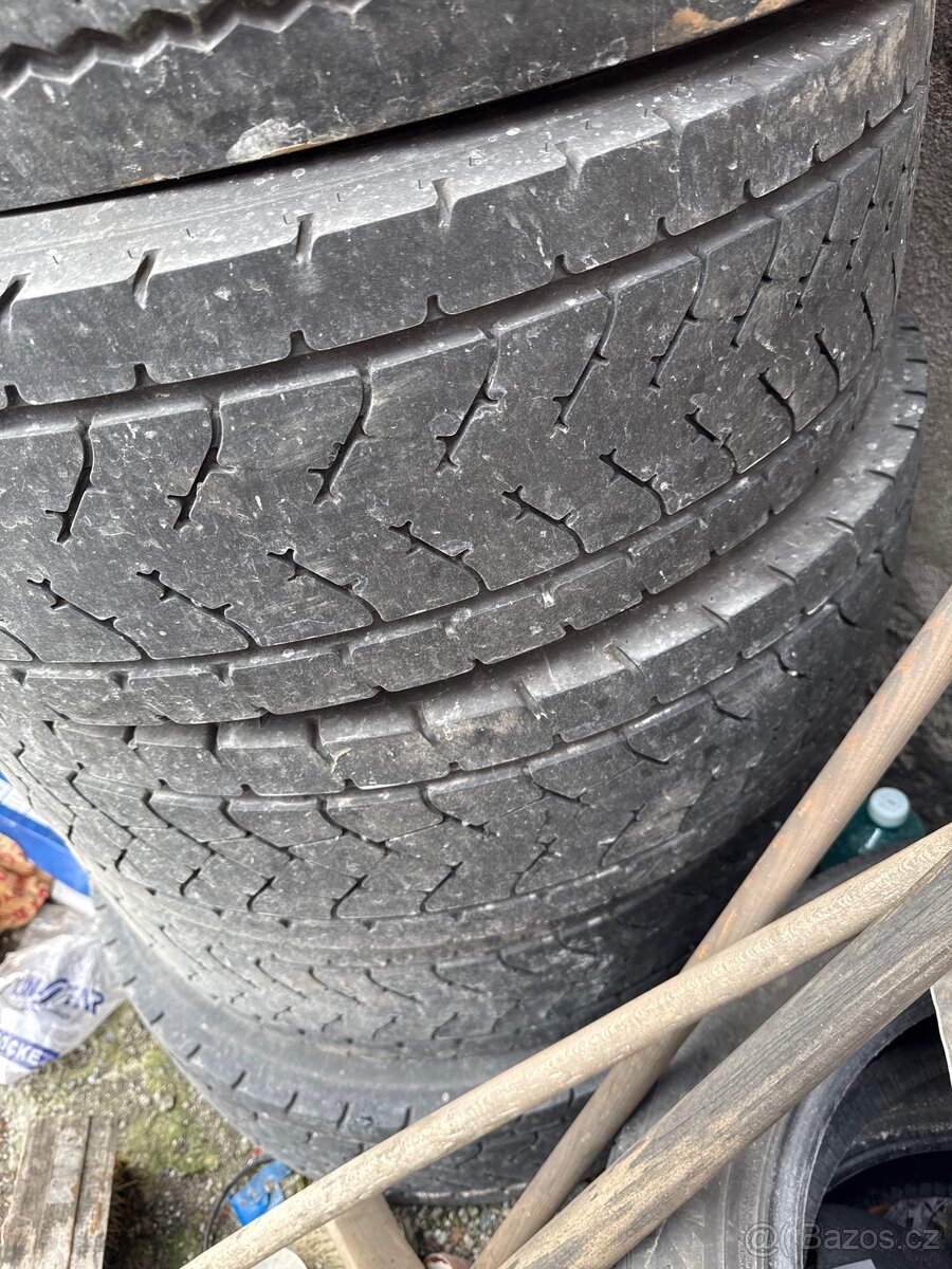 Pneu nakladni 235/75 r 17,5 5,5 mm