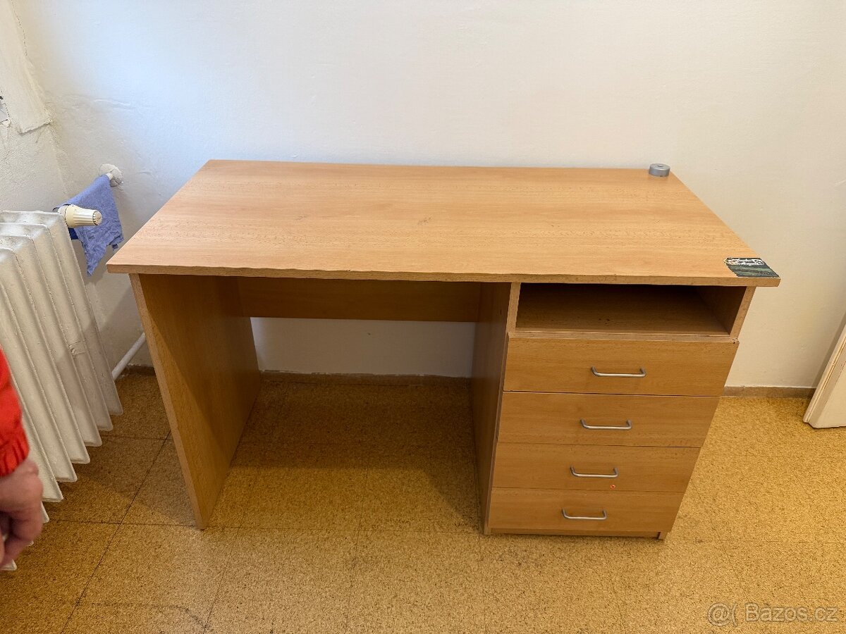 Nabízím skříně a další nábytek za odvoz