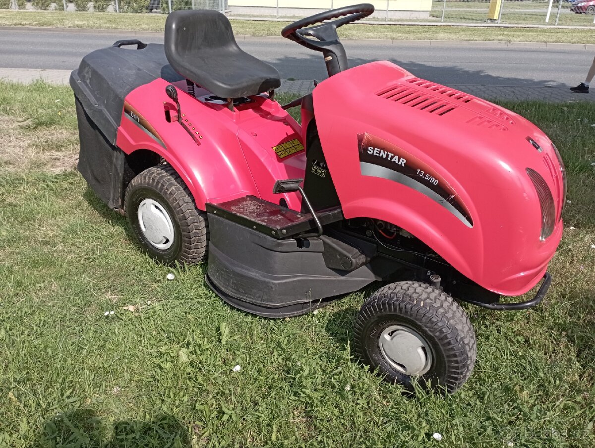 zahradní traktor, traktůrek, sekačka,