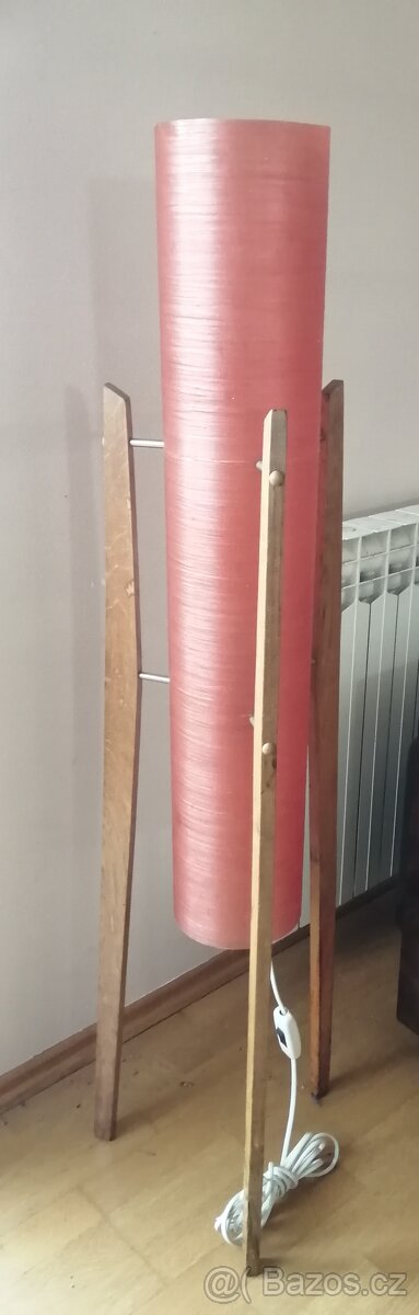 Retro lampa Raketa, Napako