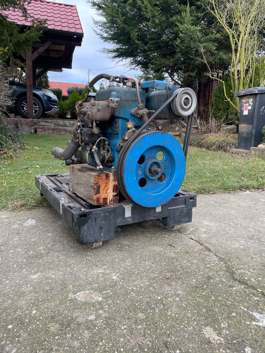 Lodní motor