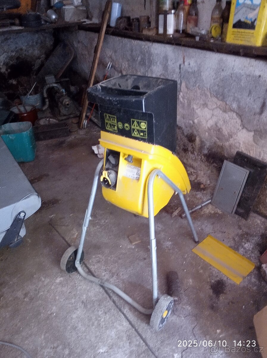 Elektrický štěpkovač