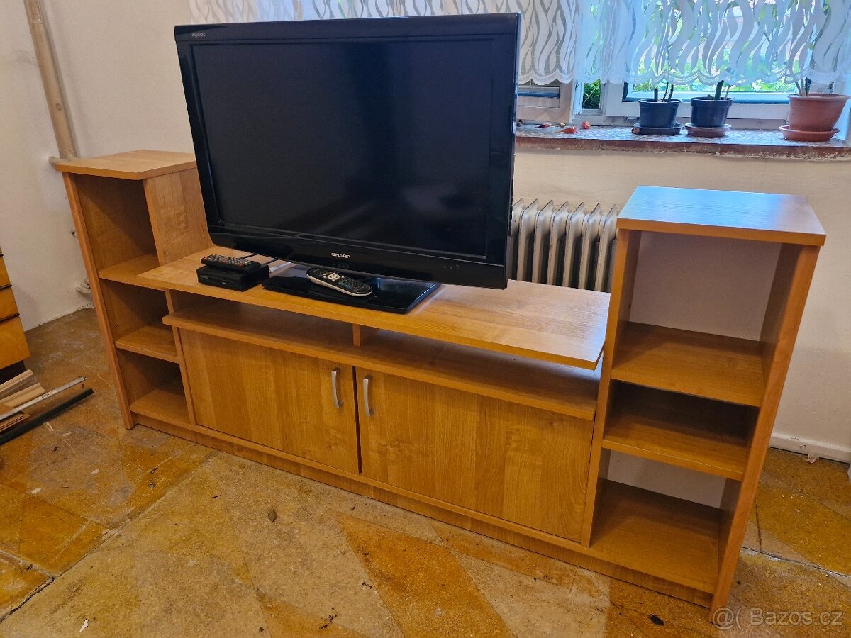 Skříňka pod TV, možno i s TV