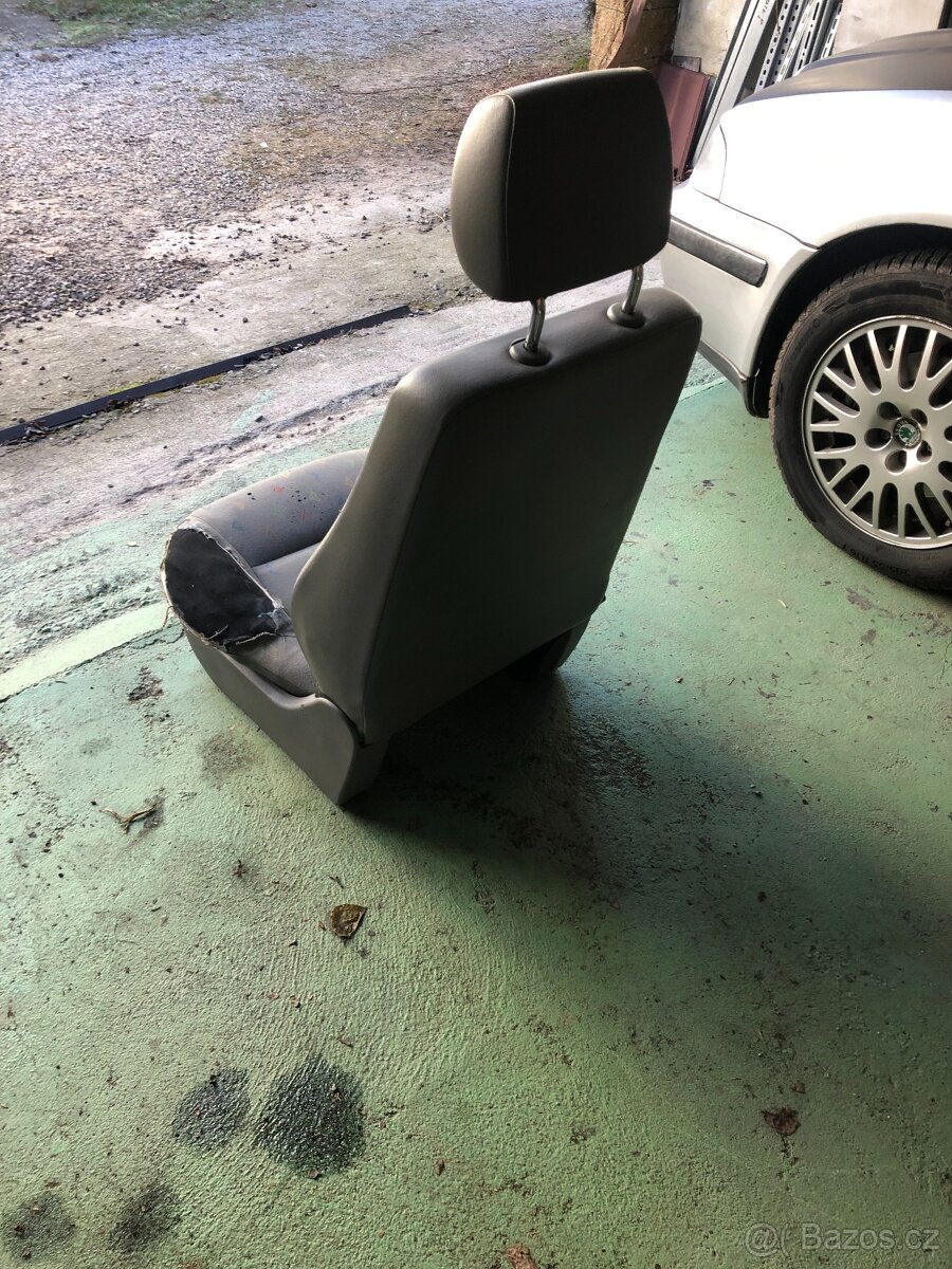vw transporter t5 sedačka řídiče