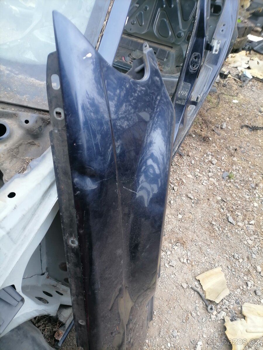 pravý přední blatník na Bmw e46