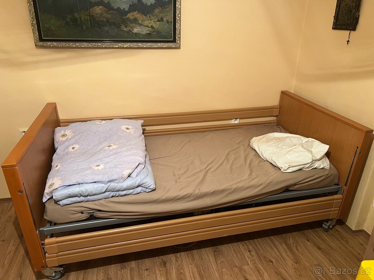 Zdravotní polohovací postel