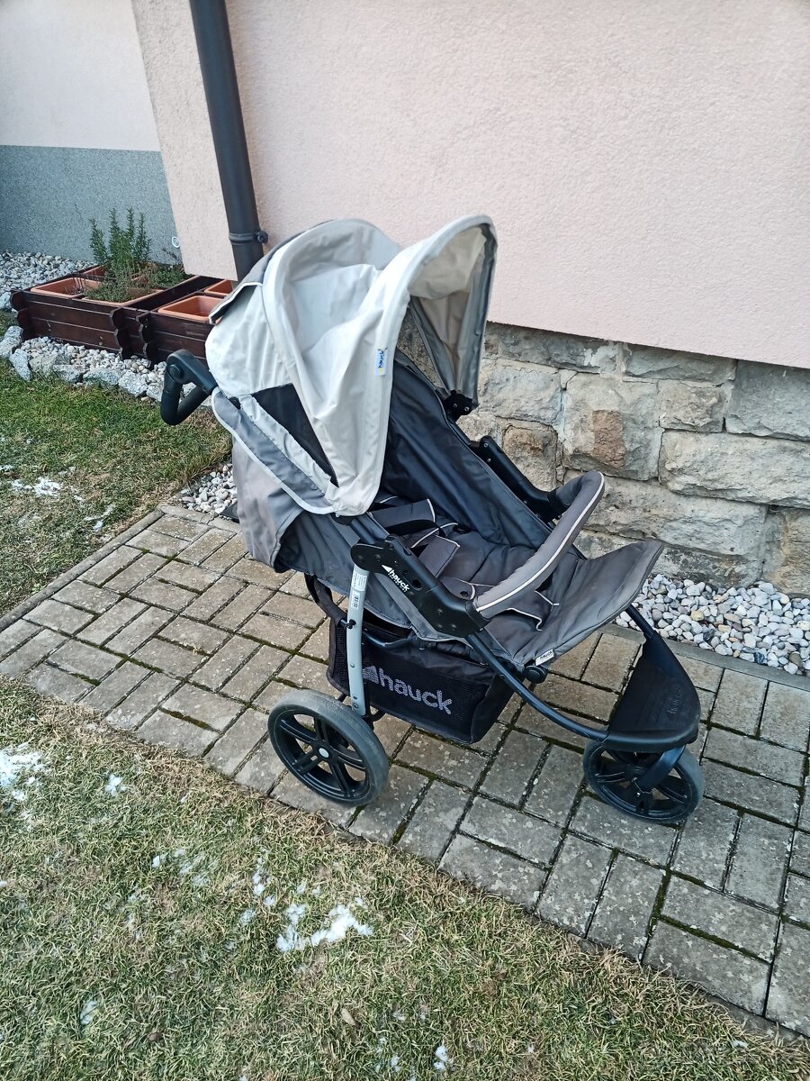Sportovní kočárek