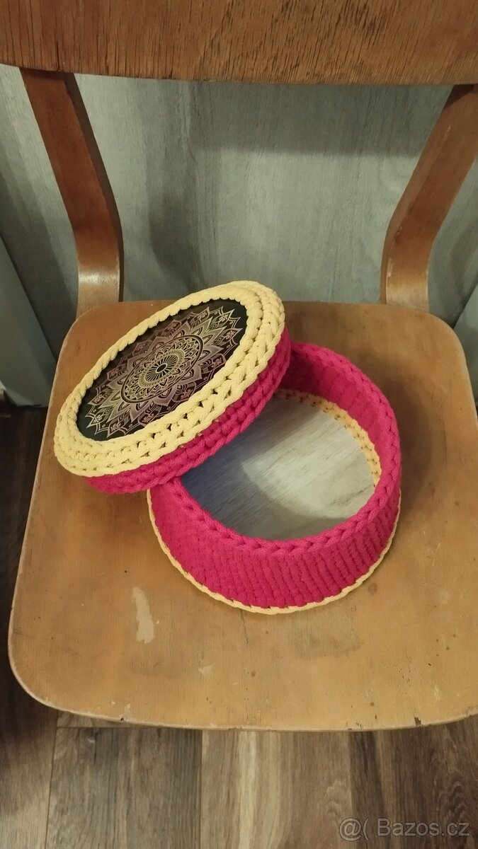 Červeno-žlutý háčkovaný košíček s víkem - Mandala