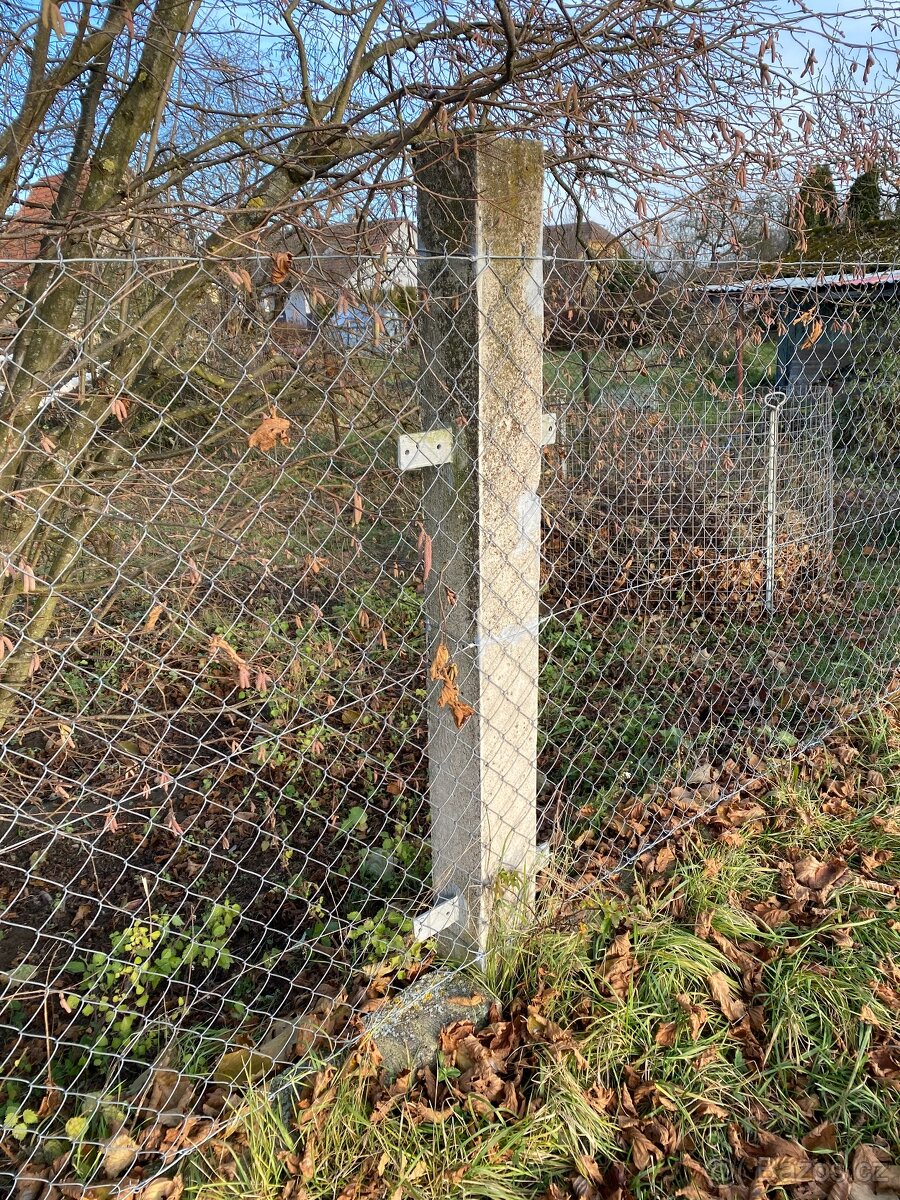 Betonové sloupky na plot