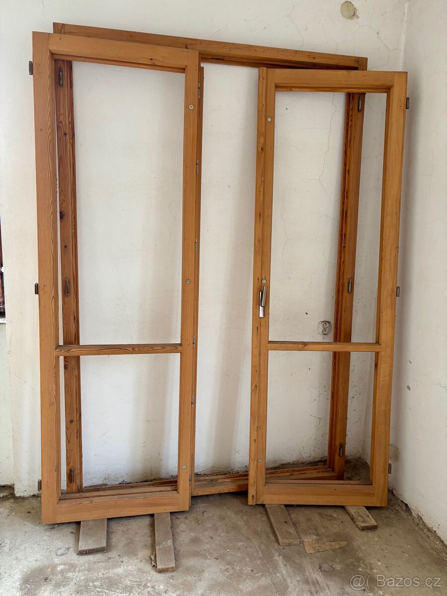 Dvoukřídlé balkónové dveře