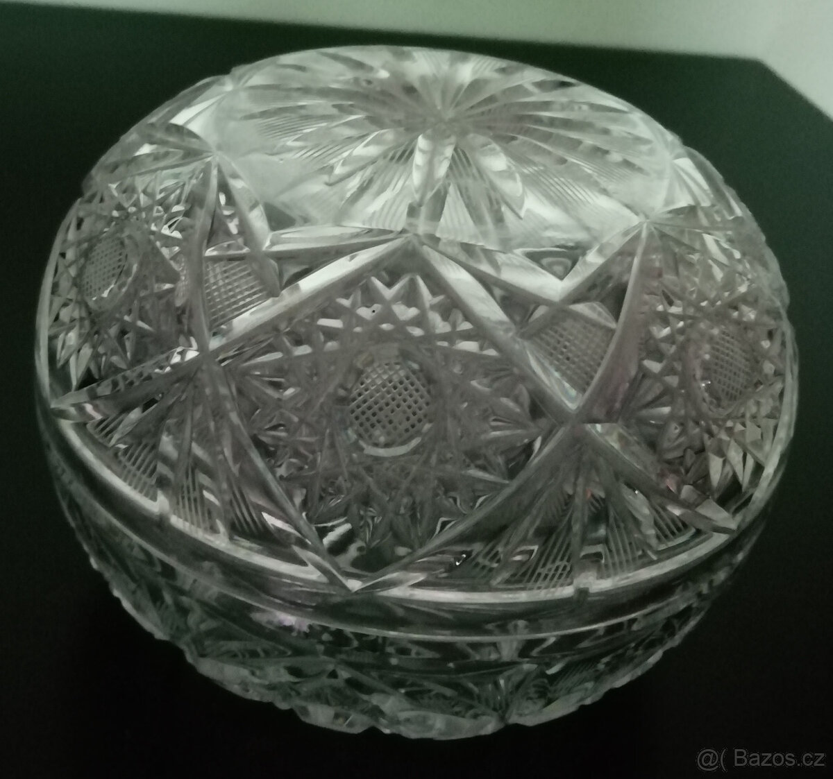 Broušená dóza na bombóny