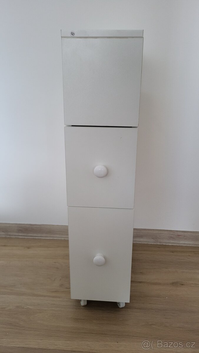 Multifunkční výsuvná skříň bílá