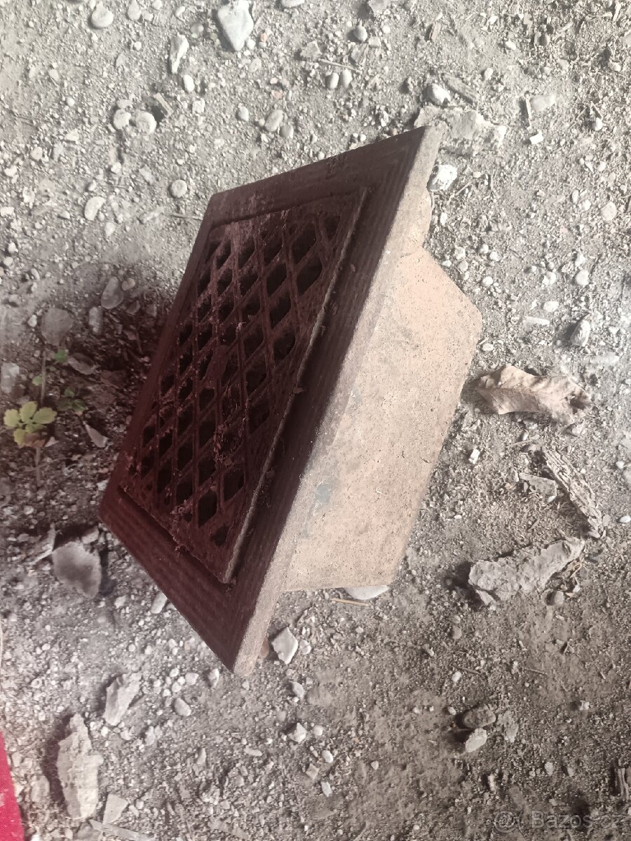 Starožitný odpadní kanál