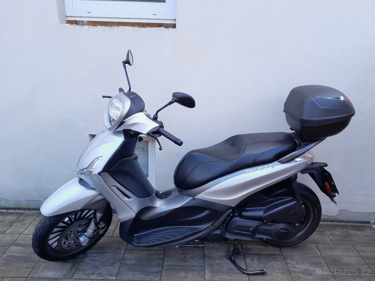 Piaggio Beverly 300 ABS, 2018, pěkný stav, AKCE