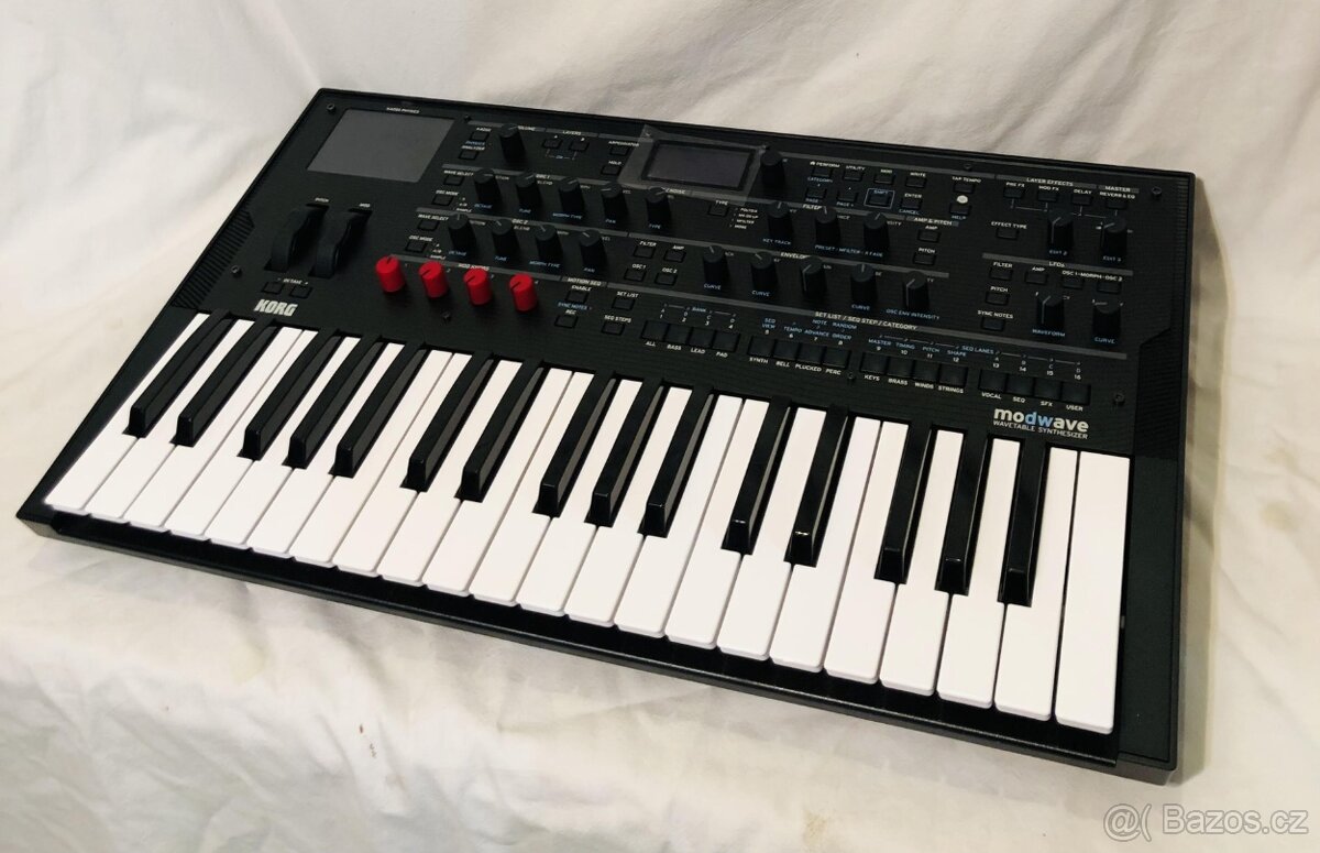 Korg Modwave syntezátor
