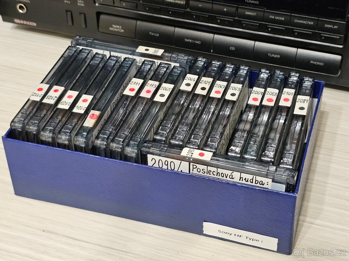Sony HF90, 18 kazet v krabičce