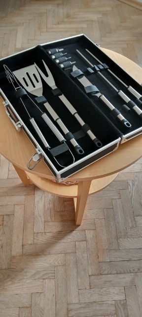 Prodám sadu nástrojů na grilování