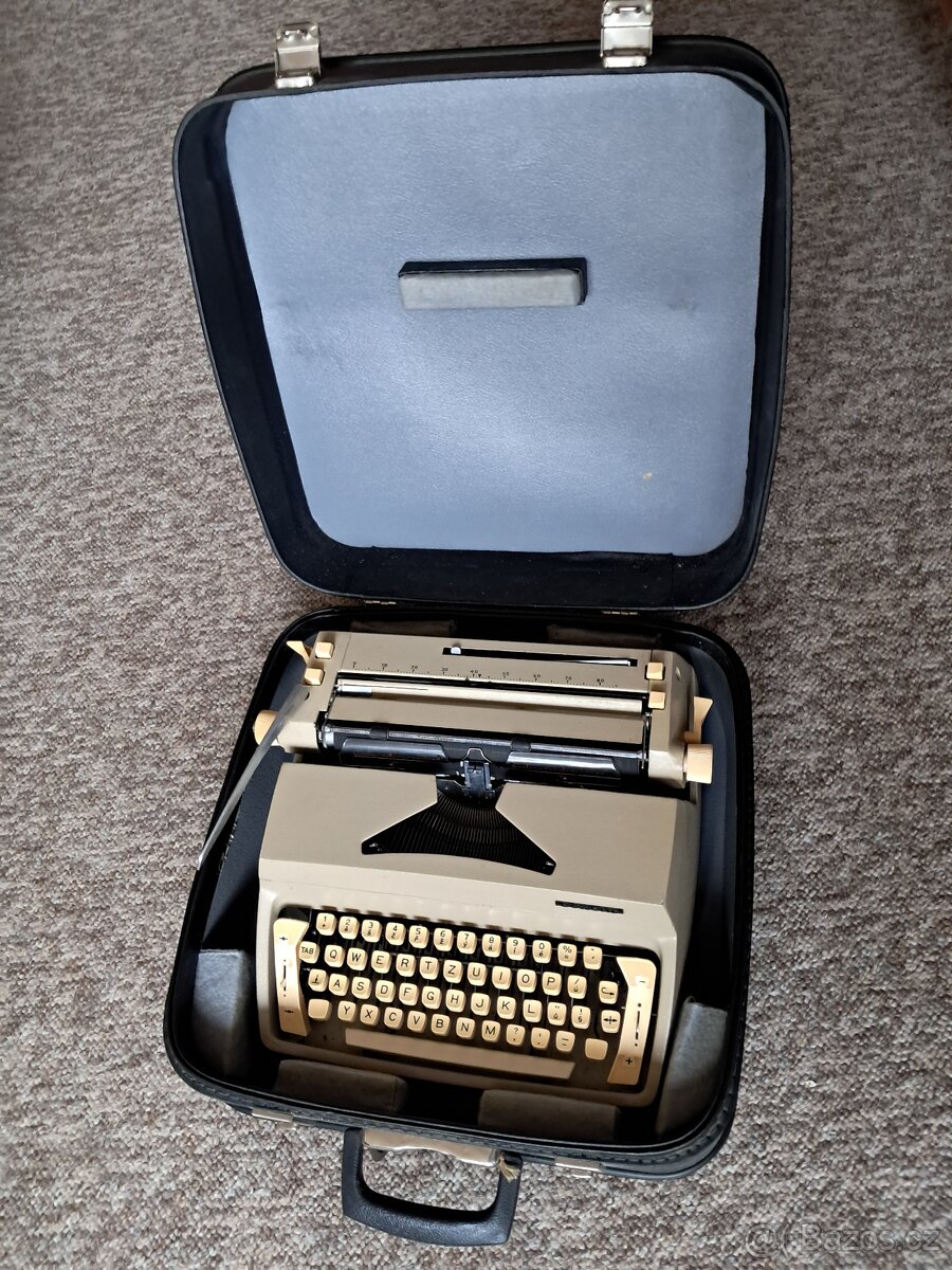 Prodám kufříkový mechanický psací stroj CONSUL