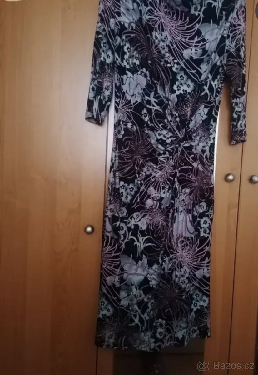 Nové šaty, vel. 42