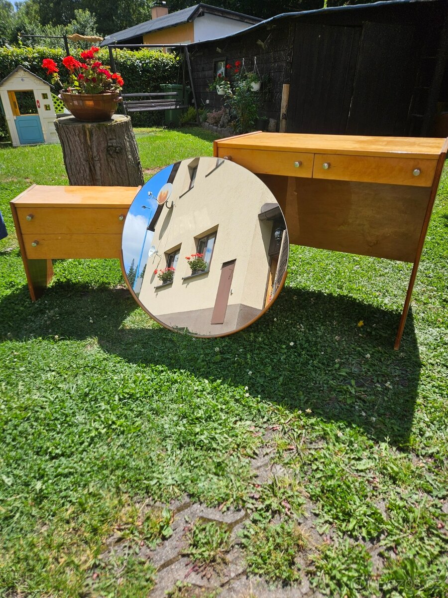 zrcadlo, toaletka, noční stolek - 1973-1974