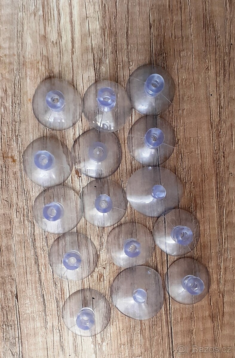 přisavky pro akvariumista na hodice v akvariume