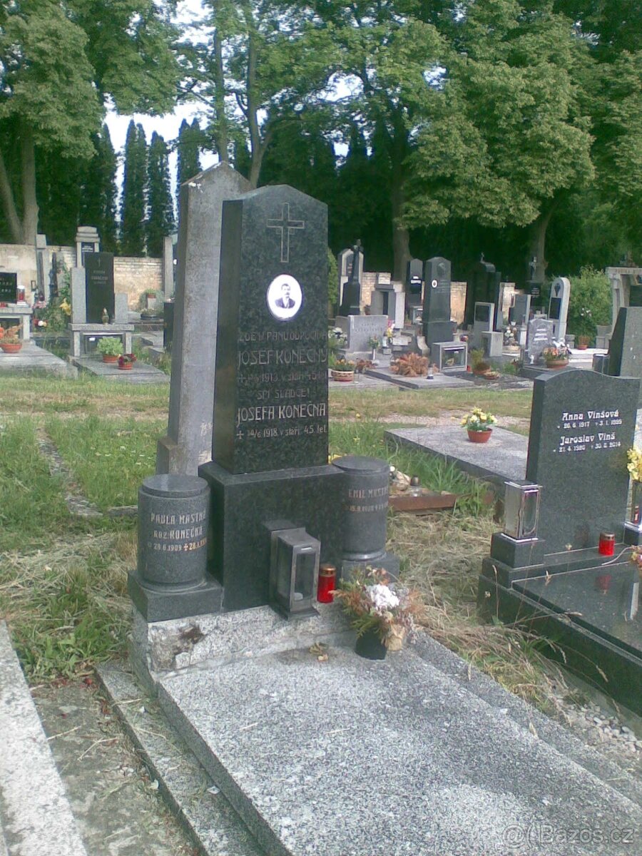 HROB-HROBOVÉ MÍSTO/POMNÍK