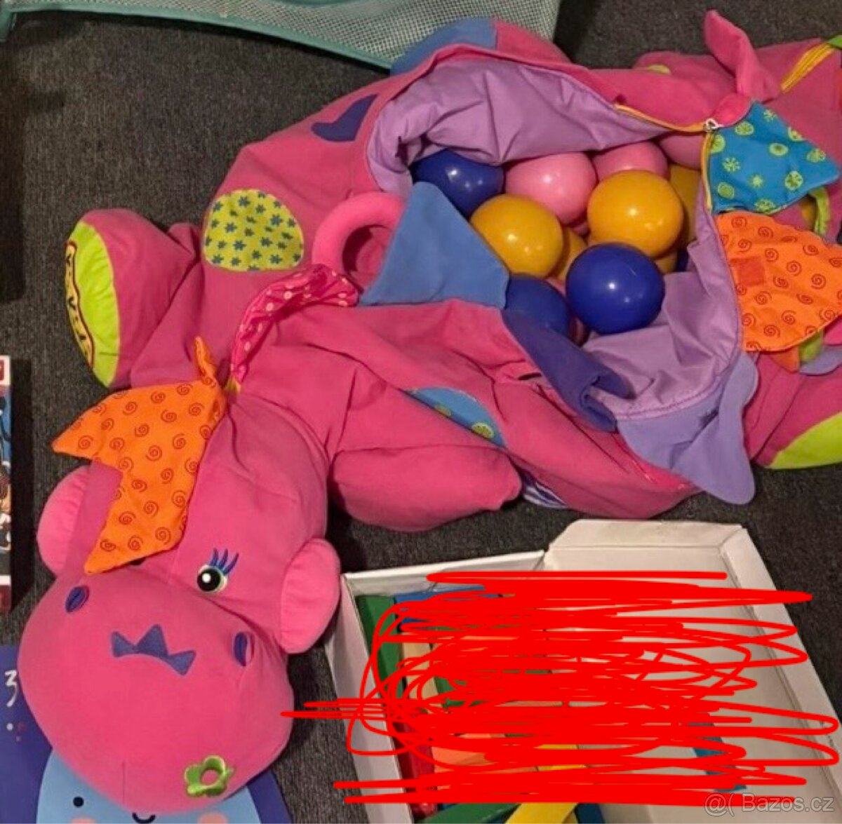 Dinosaurus s míčky