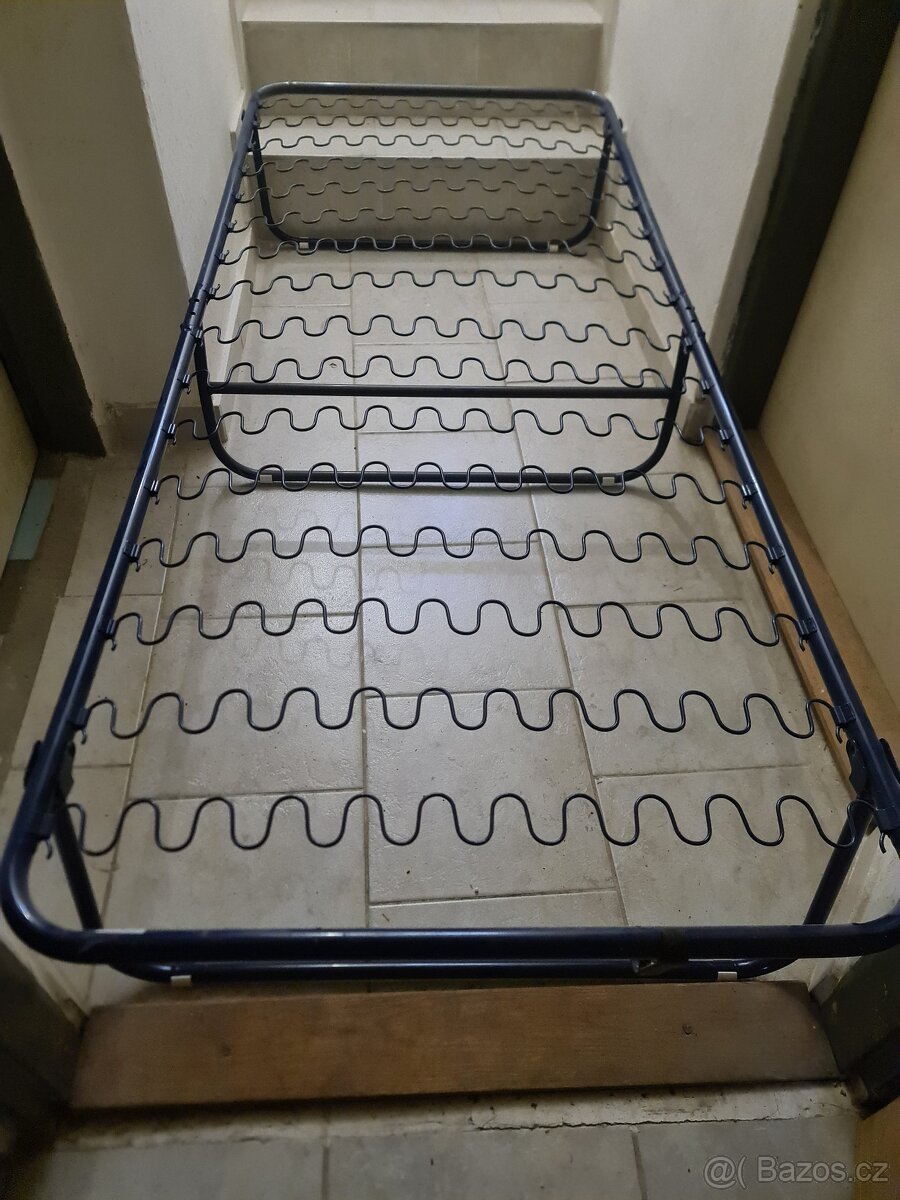 Skládací postel Stram