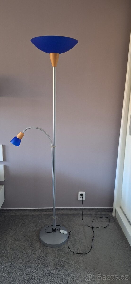 Stojací lampa